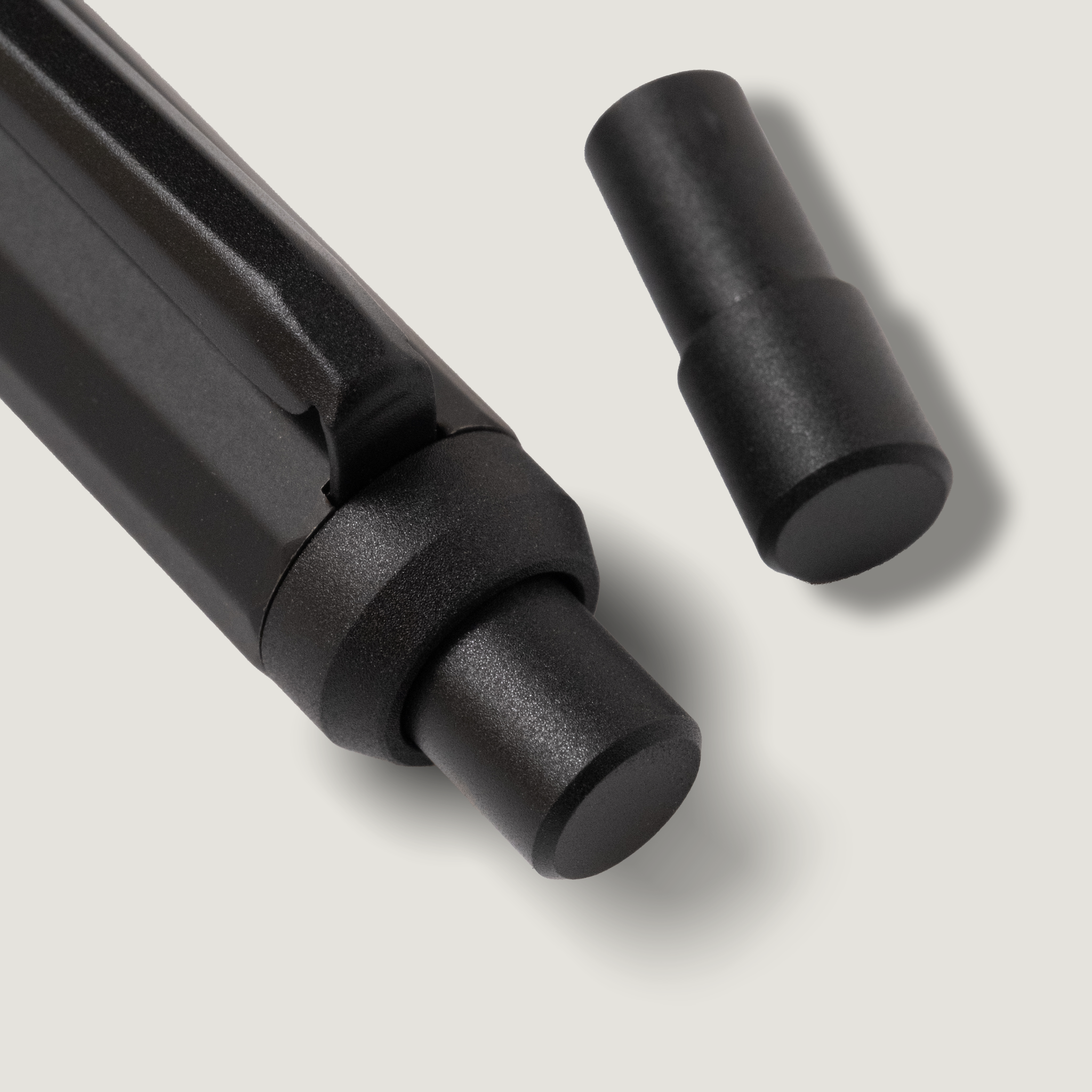 GRAVIUM 実用性MAXシャープペン ブラックの幅広ノックキャップ