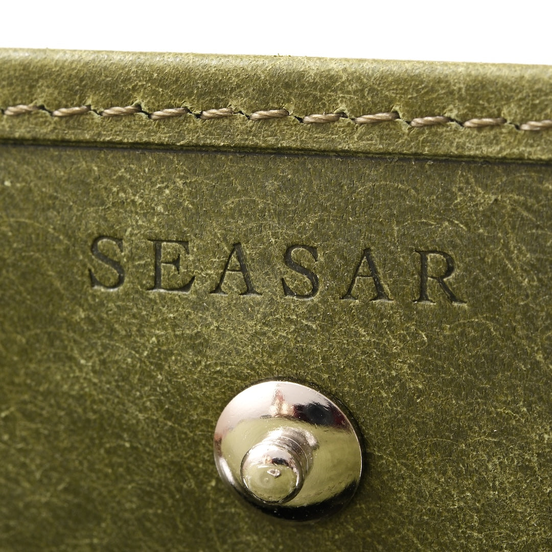 Integral 二つ折り財布の小銭入れ内側のSEASARロゴ